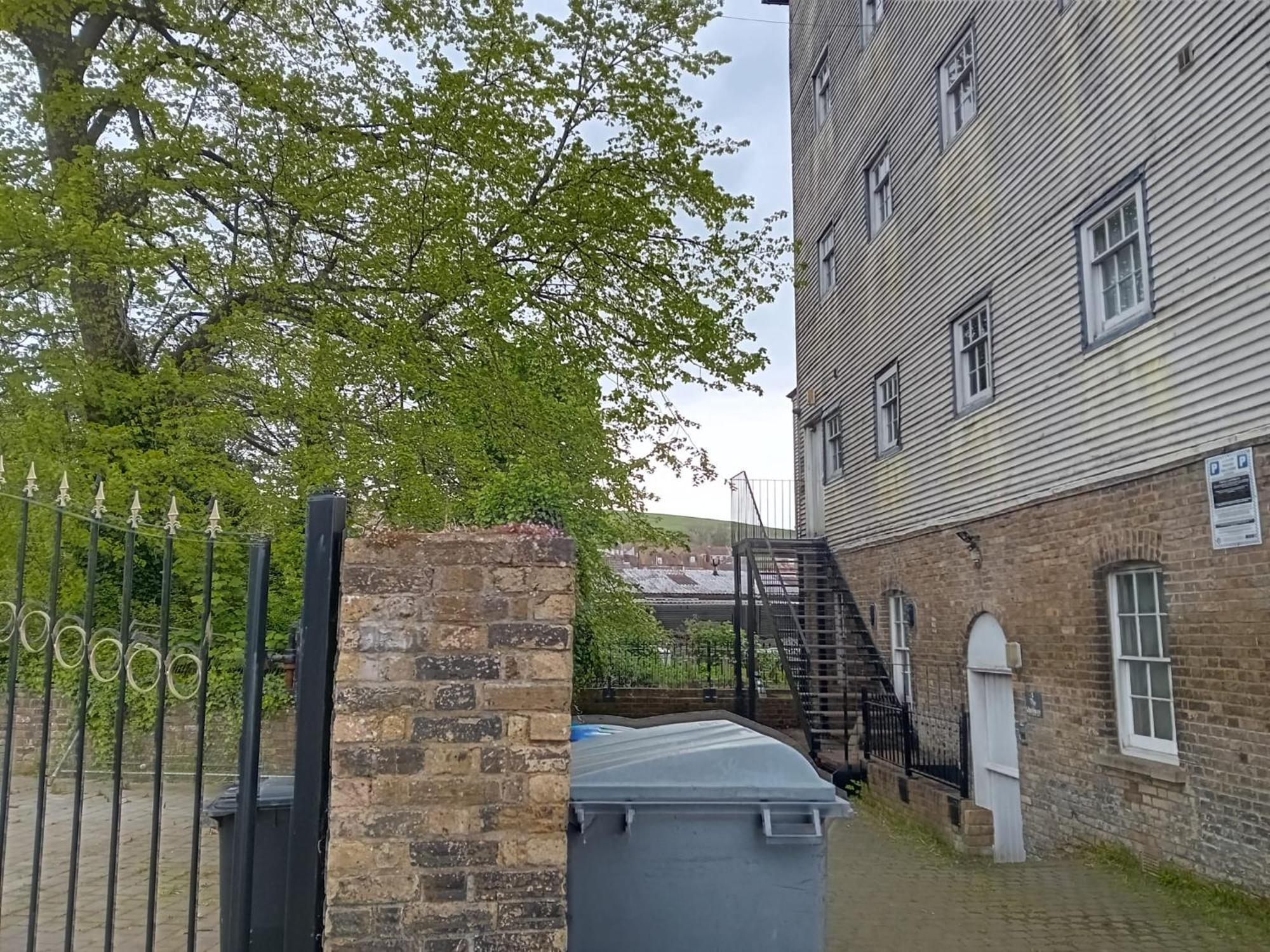 Apartment In Historic Mill, Near Dover Port ภายนอก รูปภาพ